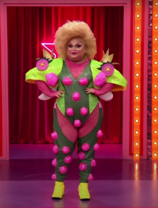 Ginger's entrance look.
