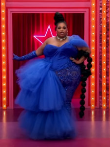 Silky's entrance look.