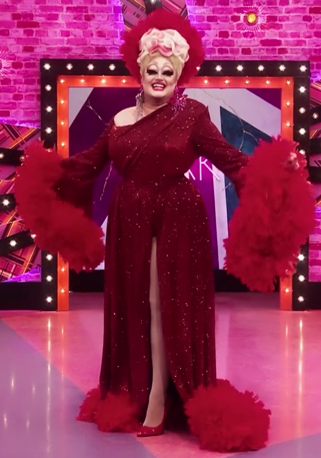 Victoria's entrance look.