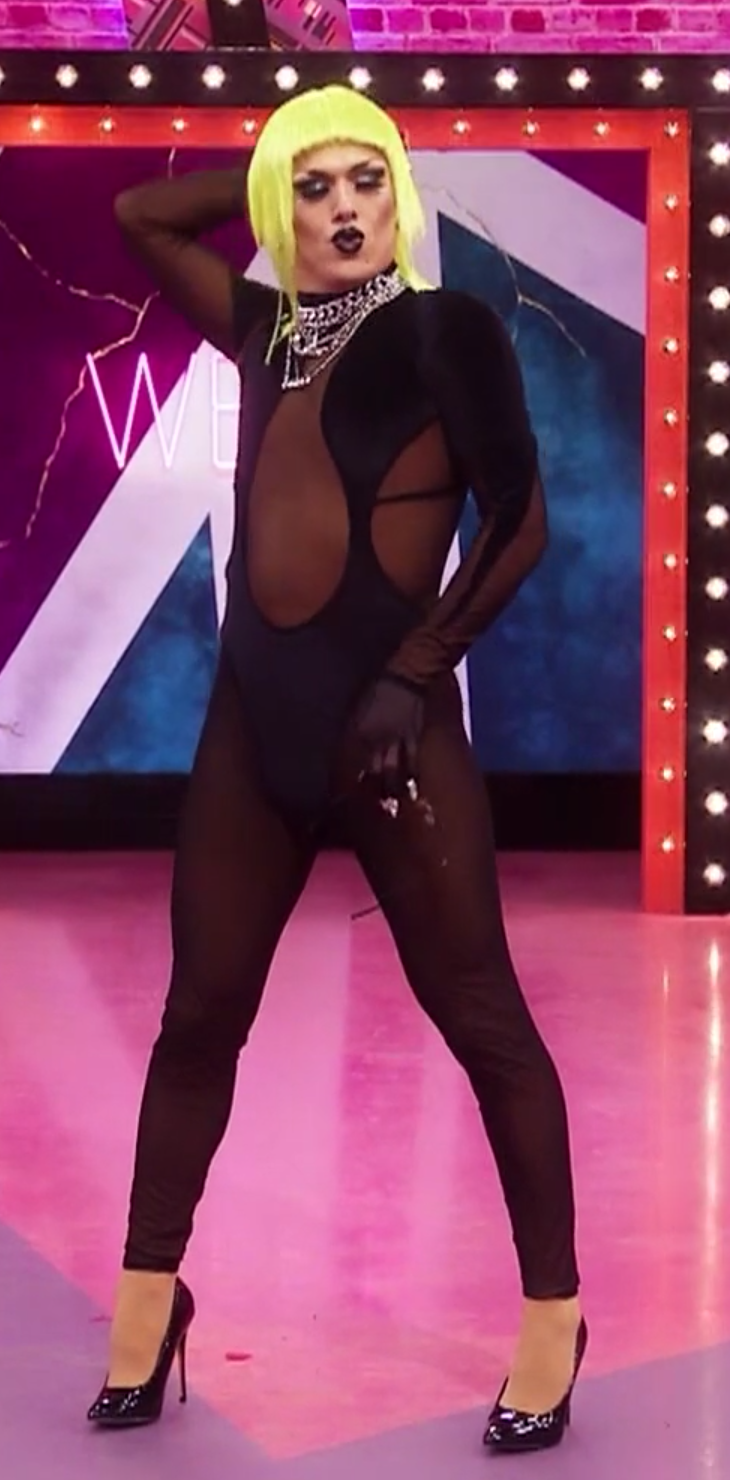 Elektra's entrance look.