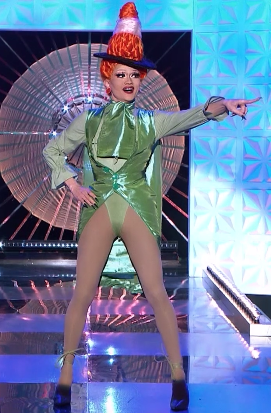 River's Queen of Your Hometown look.