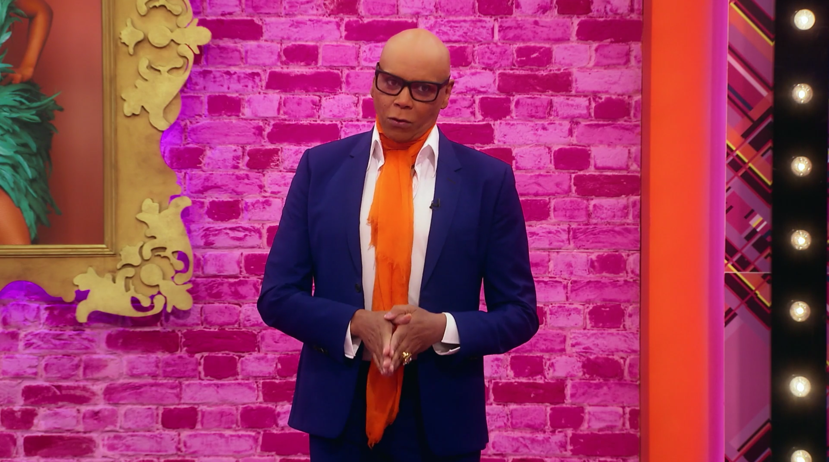 Ru dressed like Fred.