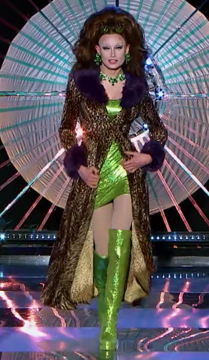 Scarlett Harlett's Spice Girl look.