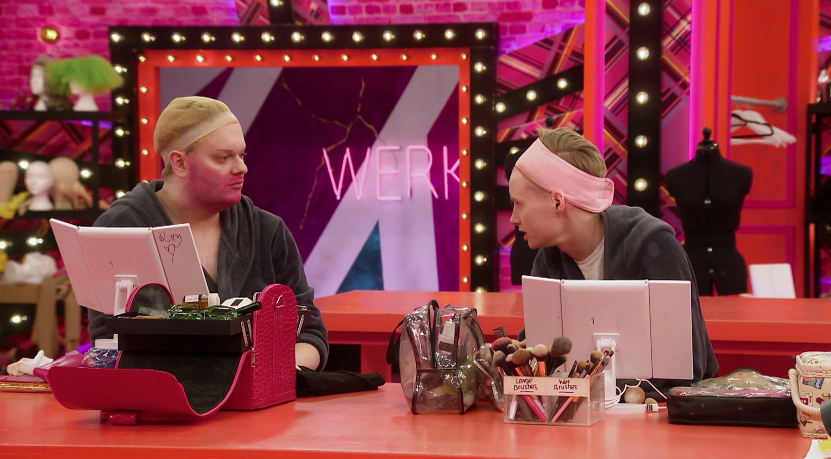Scarlett opening up to Kitty about her mother.
