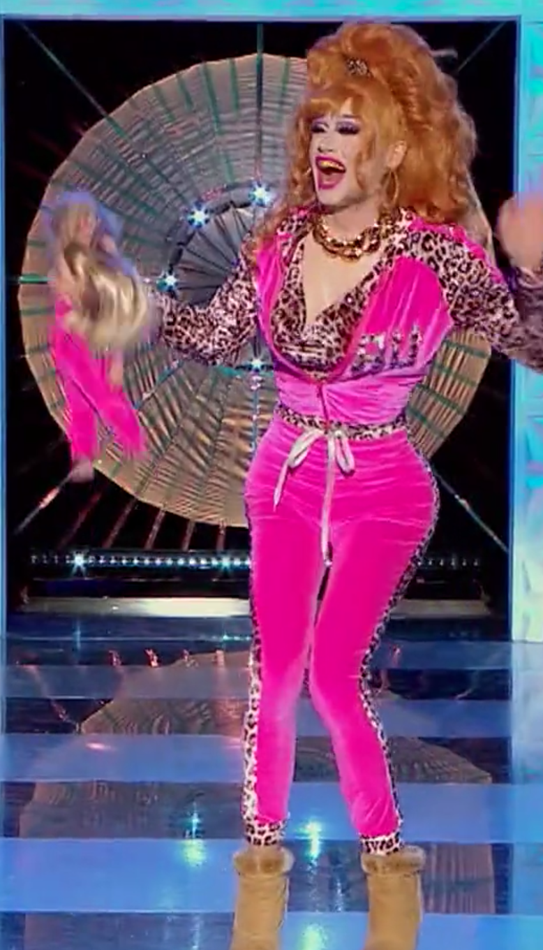 Scarlett's Fugly But Fashionable look.