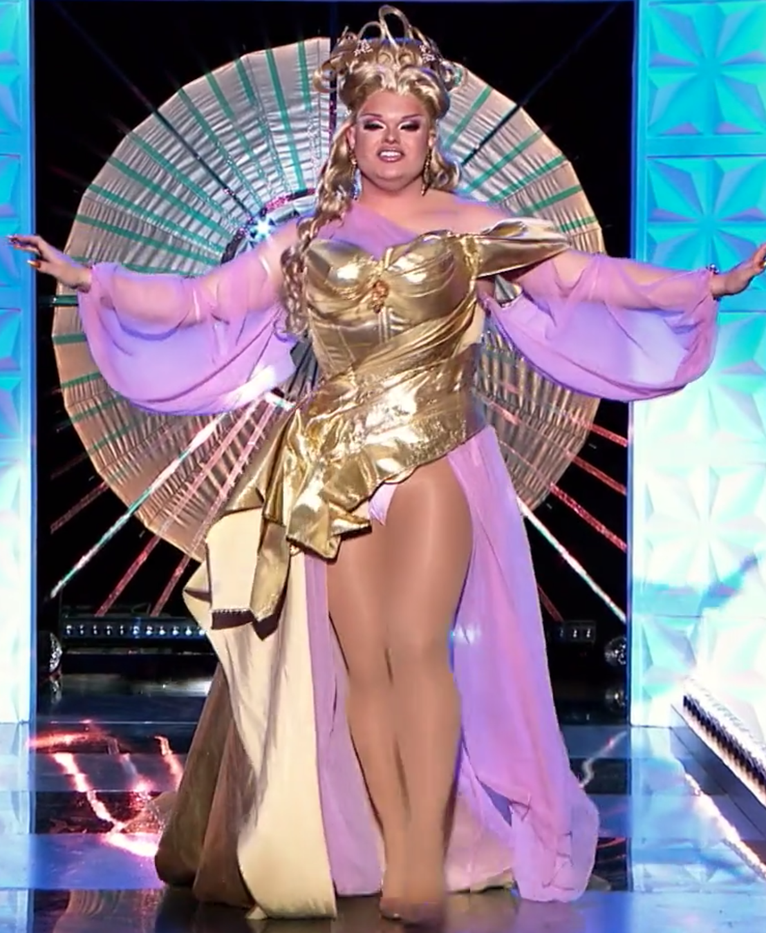 Kitty's Oh My Goddess look.