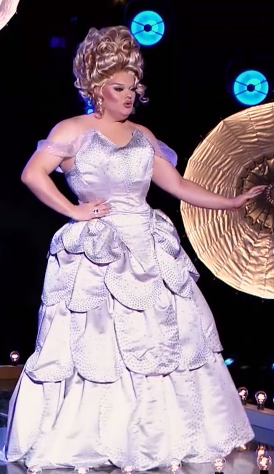 Kitty's Eleganza Extravaganza look.