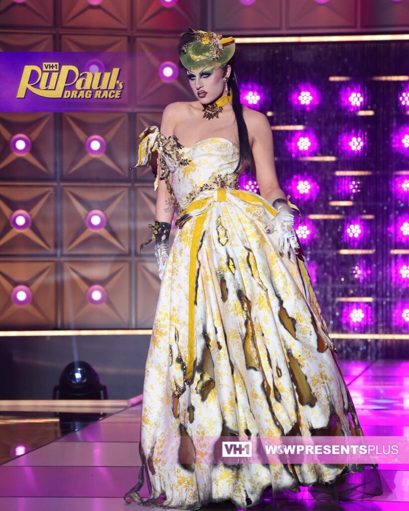 Daya's You're A Winner, Baby look.